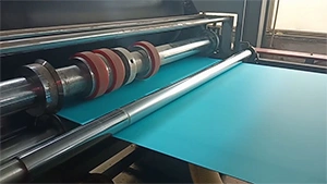 Producción y carga de papel de colores